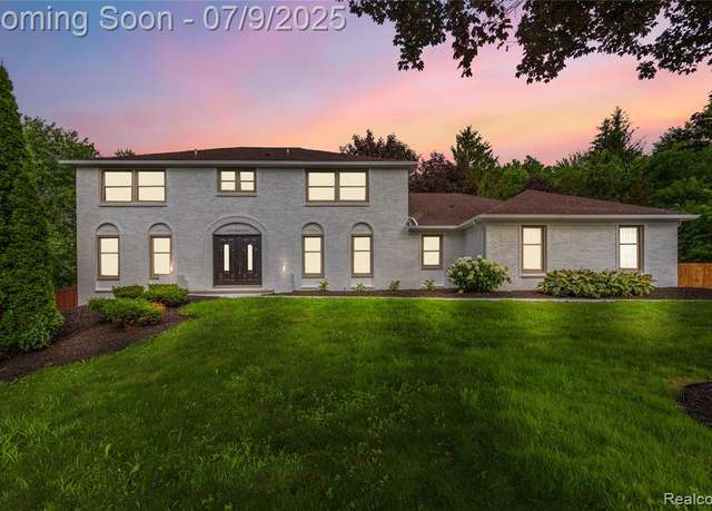 Property at 29818 deer run Deer run Ct, West Bloomfield, MI 48331 1980, 4 beds, 3 baths