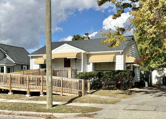 Property at 104 W Ionia St, Bay City, MI 48706, 3 beds, 1.5 baths
