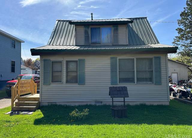 Property at 120 Prospect St, Ishpeming, MI 49849-2622, 2 beds, 1 bath