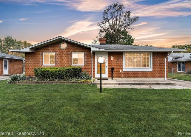 Property at 6725 N WILDWOOD St, Westland, MI 48185 7004, 4 beds, 1.5 baths