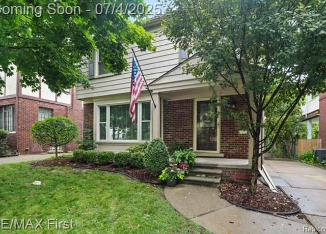 Property at 324 Fisher Rd, Grosse Pointe Farms, MI 48230 1202, 4 beds, 1.5 baths