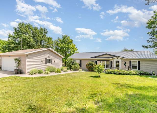 Property at 555 White Rd, Gladwin, MI 48624, 3 beds, 2.5 baths