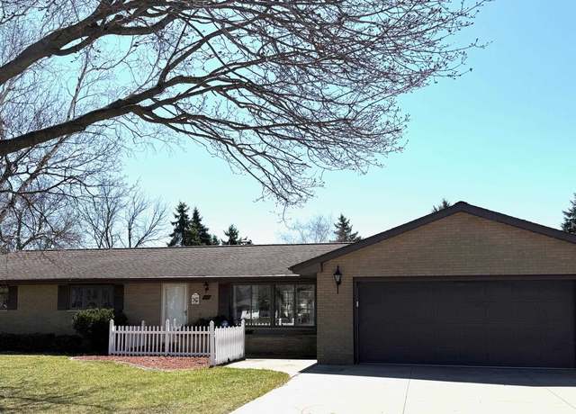 Property at 535 W Borton Rd, Essexville, MI 48732, 4 beds, 1.5 baths