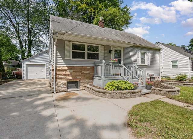 Property at 802 1st St, Essexville, MI 48732, 4 beds, 1 bath