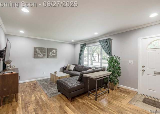 Property at 2898 Borden Dr, Troy, MI 48083 2421, 3 beds, 1.5 baths