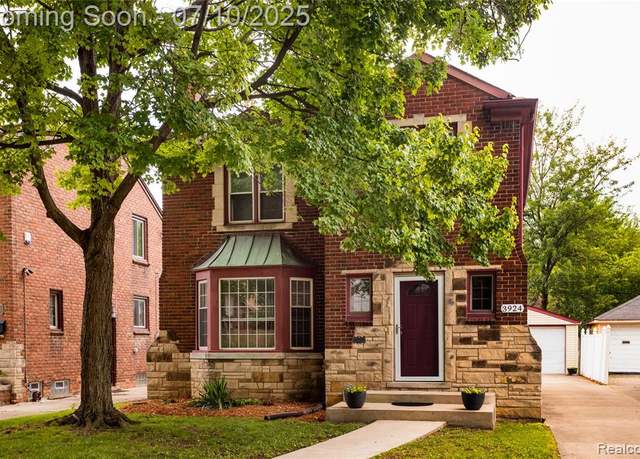 Property at 3924 Yorkshire Rd, Detroit, MI 48224, 3 beds, 1.5 baths