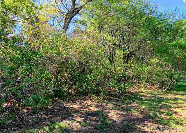 Property at 1208 Lake Shore Dr, Gladstone, MI 49837