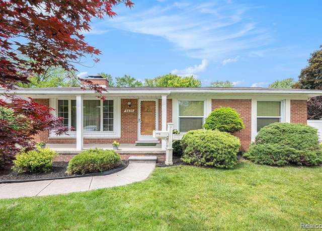 Property at 6439 Rockdale Ct, Dearborn Heights, MI 48127 2556, 3 beds, 1.5 baths