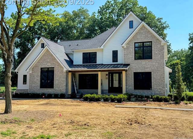 Property at 1231 Fox Chase Rd, Bloomfield Hills, MI 48301, 4 beds, 4.5 baths