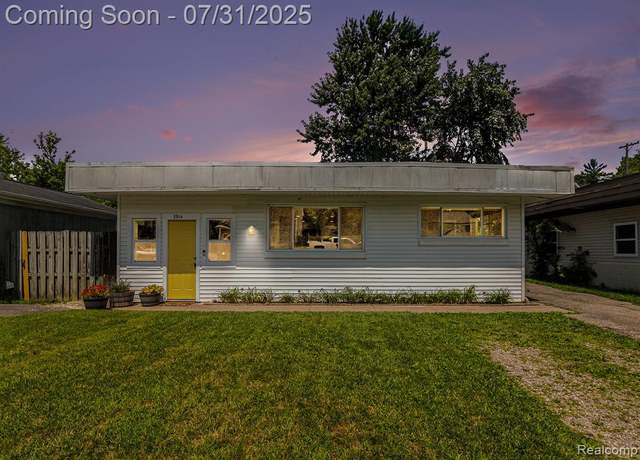Property at 3914 Cresthaven Dr, Waterford, MI 48328 4018, 3 beds, 1 bath