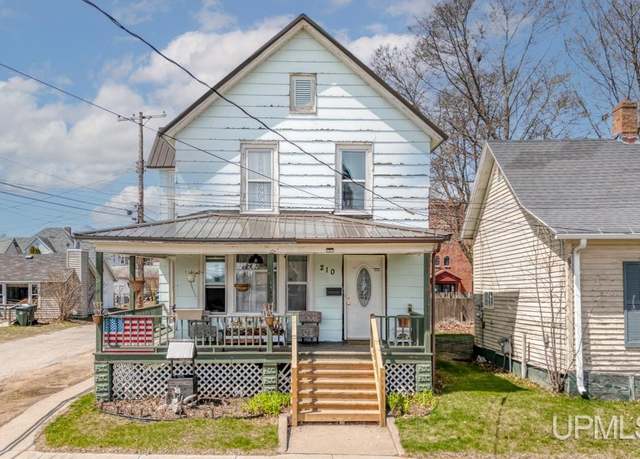 Property at 210 S 8th St, Escanaba, MI 49829, 3 beds, 1.5 baths