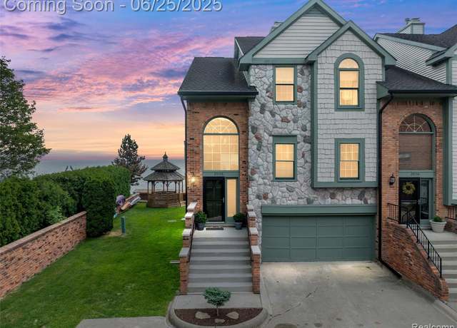 Property at 29156 Jefferson Ct, Saint Clair Shores, MI 48081 1391, 2 beds, 3.5 baths