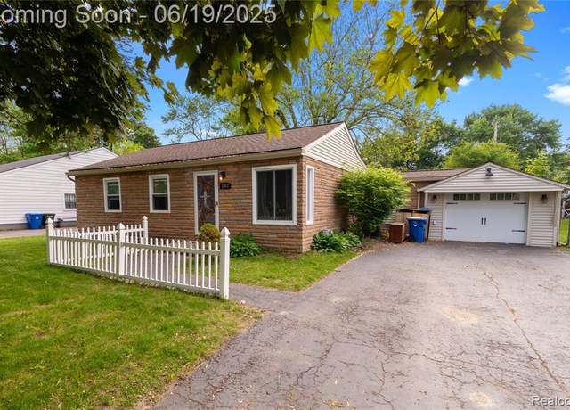 Property at 2347 Pauline Dr, Waterford, MI 48329 3761, 3 beds, 1 bath