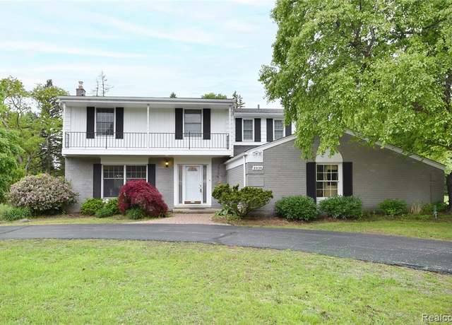 Property at 6835 Limerick Ln, Troy, MI 48098 2116, 4 beds, 2.5 baths