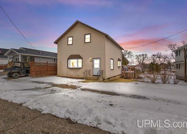 Property at N16526 Oak St, Hermansville, MI 49847, 4 beds, 1.5 baths