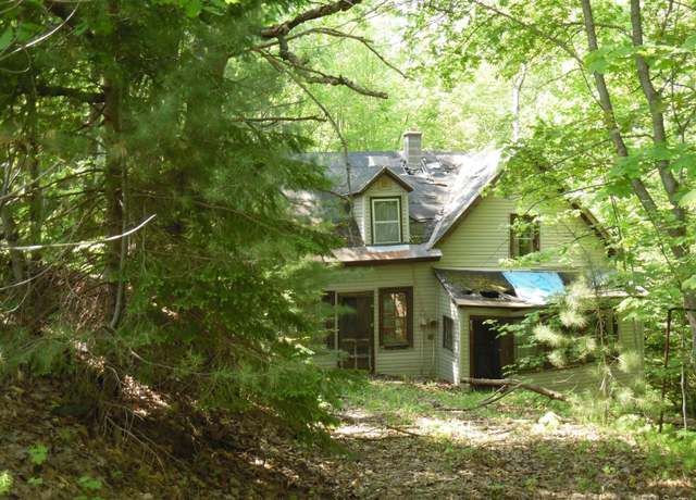 Property at 475 Poplar St, Lake Linden, MI 49945, 3 beds, 1 bath