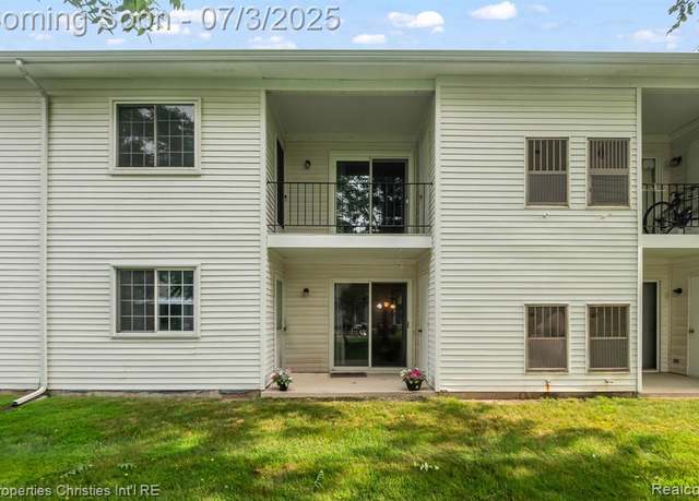 Property at 23412 Middlebelt Rd, Farmington, MI 48336 2902, 2 beds, 1 bath