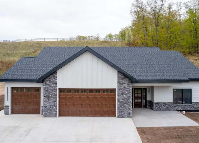 Property at 1026 Red Oak Ln, Houghton, MI 49931, 3 beds, 2.5 baths