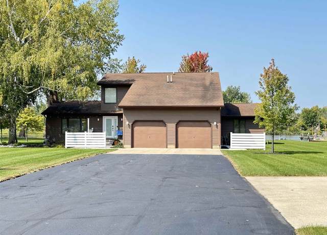 Property at 2700 Evergreen Dr, Bay City, MI 48706, 3 beds, 2 baths
