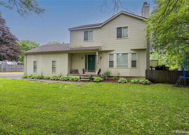 Property at 4621 Dickerson Ave, Waterford, MI 48328 2833, 3 beds, 1.5 baths
