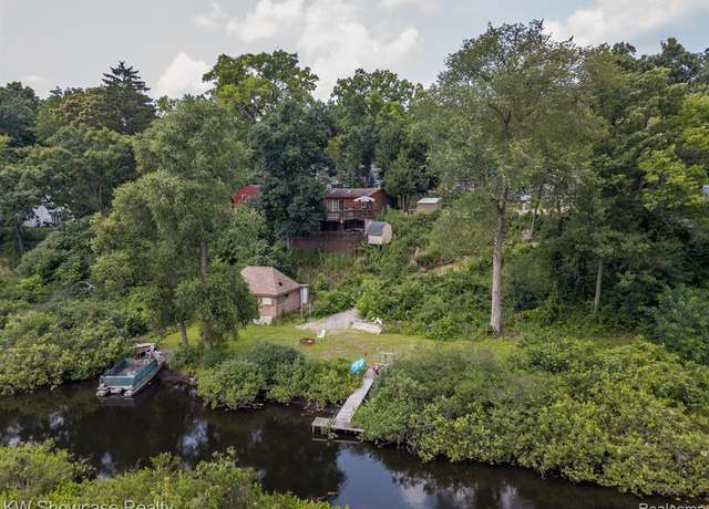 Property at 3181 GRANDA VISTA Dr, Milford, MI 48380 3419, 2 beds, 2 baths