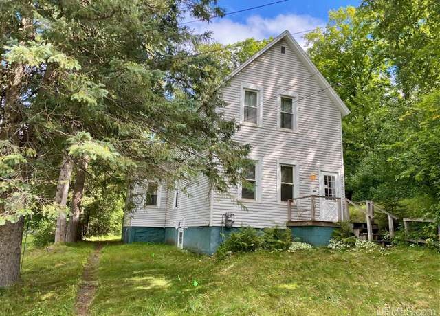 Property at 721 S Pine St, Ishpeming, MI 49841, 2 beds, 1 bath