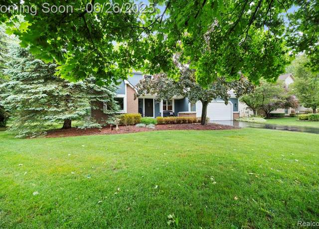 Property at 4386 Kelly Circle Dr, Commerce, MI 48390 1320, 4 beds, 2.5 baths