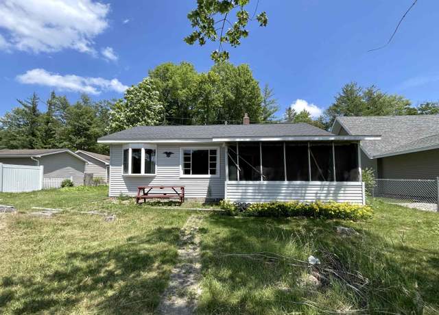 Property at 3293 West Branch Dr, Gladwin, MI 48624, 2 beds, 1.5 baths