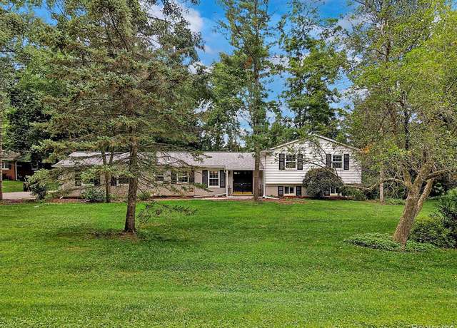 Property at 5753 Thorny Ash Rd, Rochester, MI 48306, 3 beds, 2.5 baths