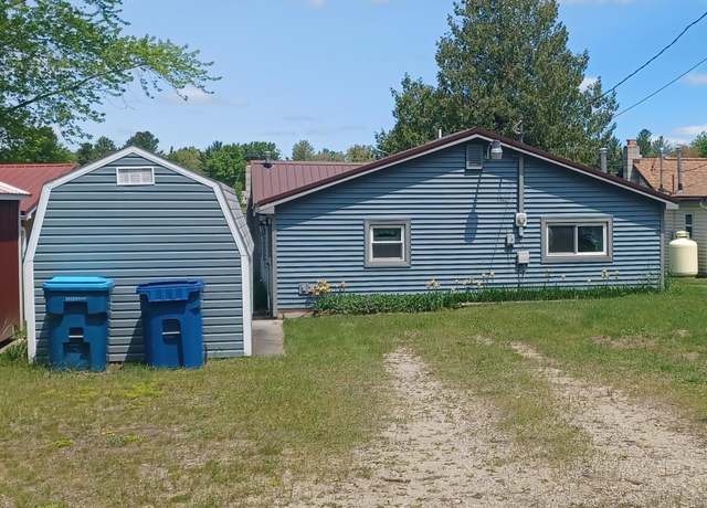 Property at 6609 Swallow Dr, Harrison, MI 48625, 3 beds, 1 bath
