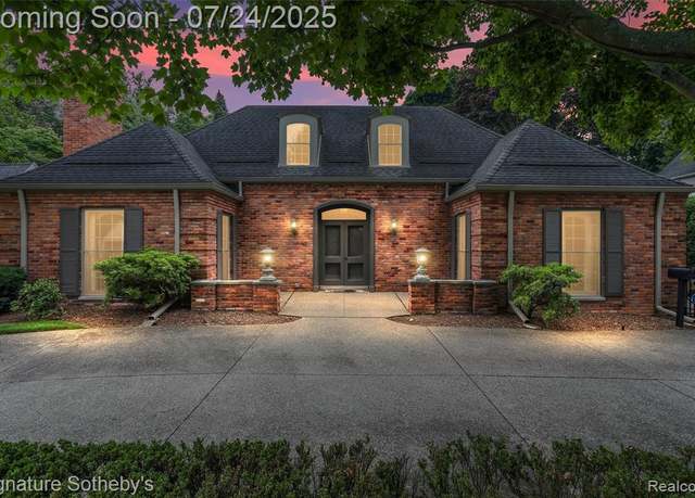 Property at 267 Hillcrest Ave, Grosse Pointe Farms, MI 48236 3108, 3 beds, 3.5 baths