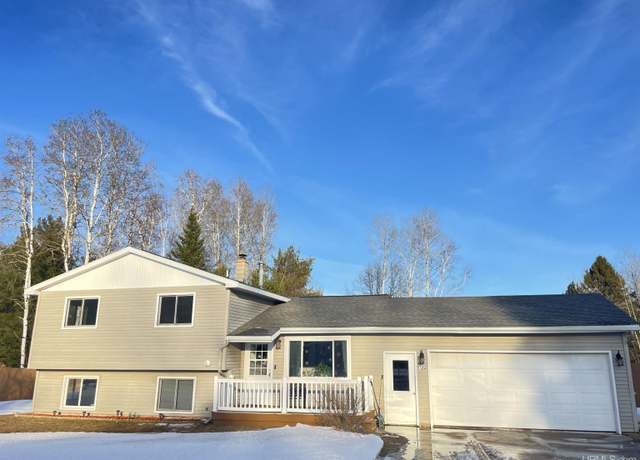 Property at 124 Sandy Ln, Marquette, MI 49855, 3 beds, 1 bath