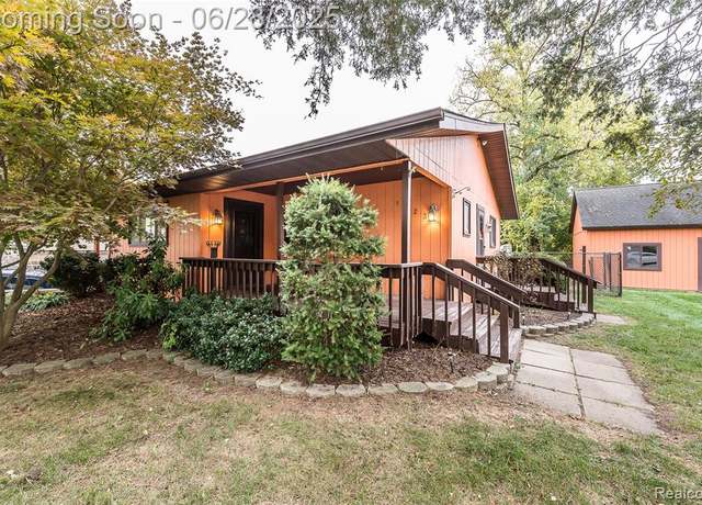 Property at 1223 Boulevard Dr, Howell, MI 48843 8518, 2 beds, 1 bath