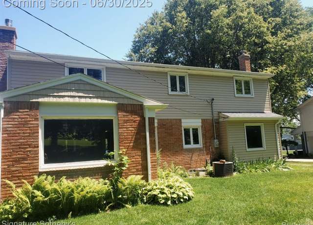 Property at 2200 Brenthaven Dr, Bloomfield Village, MI 48304 1432, 4 beds, 2.5 baths