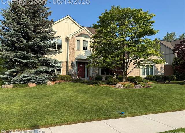 Property at 19239 Glen Eagles Dr, Livonia, MI 48152 4018, 4 beds, 2.5 baths