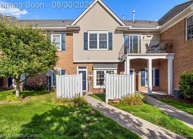 Property at 2960 Cottonwood Dr, Waterford, MI 48328 4908, 2 beds, 2 baths