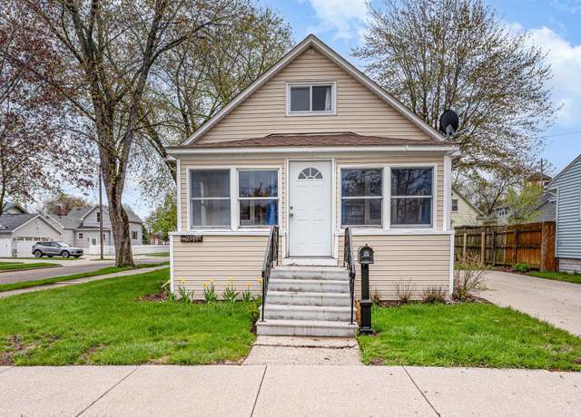 Property at 2501 S Jefferson St, Bay City, MI 48708, 4 beds, 1 bath