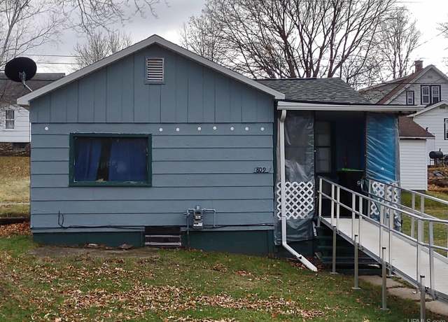 Property at 809 E C St, Iron Mountain, MI 49801, 1 bed, 1 bath
