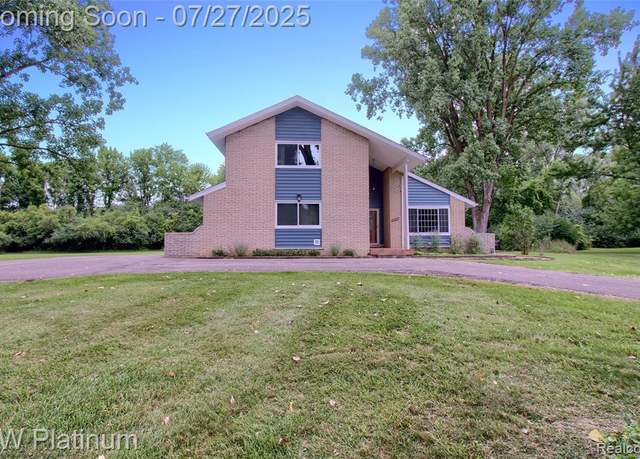 Property at 29300 Murray Crescent Dr, Southfield, MI 48076 1680, 3 beds, 2.5 baths