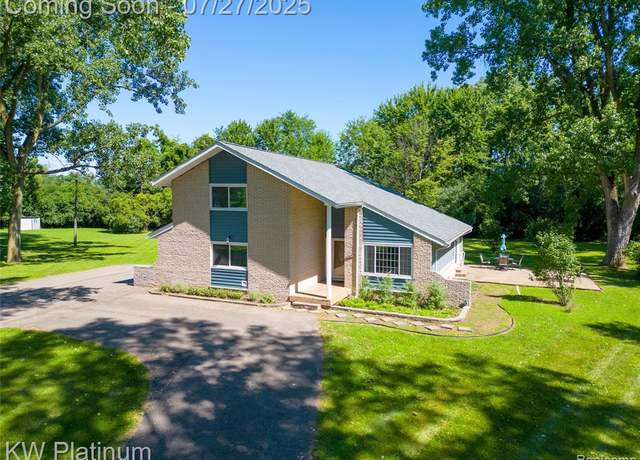 Property at 29300 Murray Crescent Dr, Southfield, MI 48076 1680, 3 beds, 2.5 baths