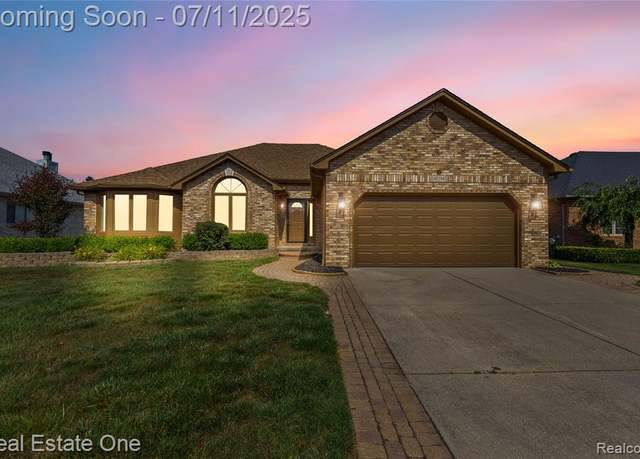 Property at 49294 Snowshoe Dr, Macomb, MI 48044 1833, 4 beds, 2.5 baths