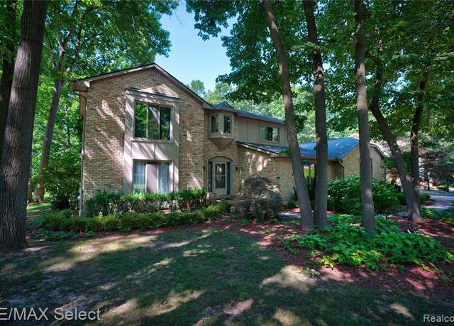 Property at 1320 Kings Carriage Rd, Grand Blanc, MI 48439 8785, 4 beds, 2.5 baths