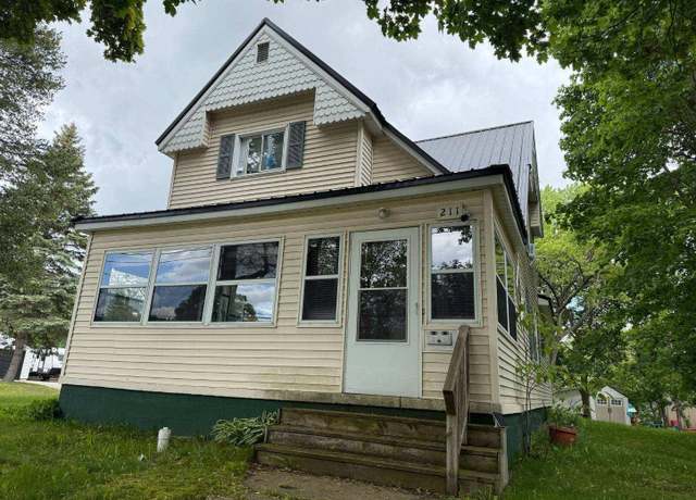 Property at 211 Grafton Ave, Alma, MI 48801, 3 beds, 1.5 baths