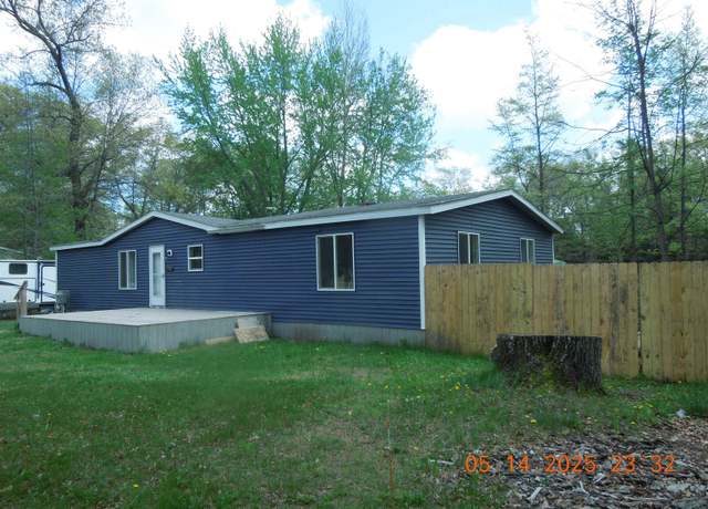 Property at 1582 Oakwood St, Gladwin, MI 48624, 3 beds, 2 baths