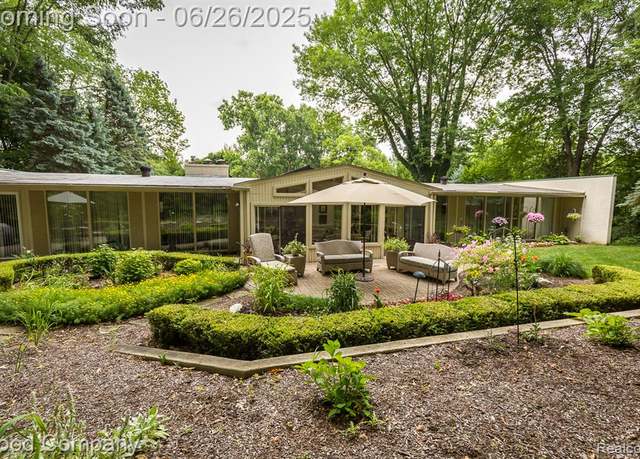 Property at 3788 Crestlake Dr, Bloomfield Hills, MI 48304 3007, 3 beds, 3 baths