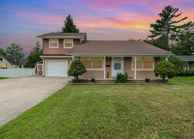 Property at 521 Smith St, East Tawas, MI 48730, 3 beds, 2 baths