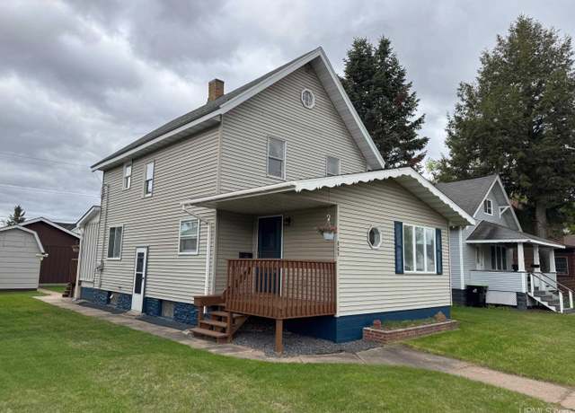 Property at 809 W A St, Iron Mountain, MI 49801, 3 beds, 1 bath