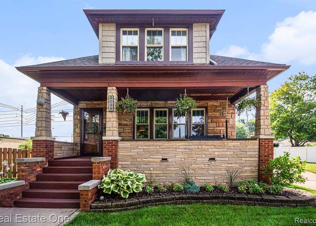 Property at 2039 10th St, Wyandotte, MI 48192 3807, 3 beds, 2 baths