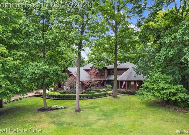 Property at 2300 Canyon Ridge Dr, White Lake, MI 48383 2157, 4 beds, 3.5 baths