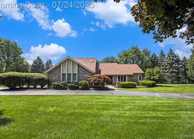 Property at 8477 Ranch Estates Rd, Clarkston, MI 48348 4036, 4 beds, 2.5 baths